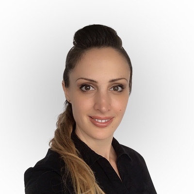 Headshot of Cecilia Brusatori, Microsoft Certified Trainer and founder of Magna Data, specializing in SQL and BI training.