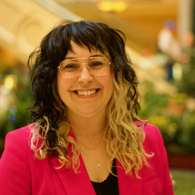 Headshot of Valerie Kroll, facts & feelings co-founder and expert in digital experimentation and data strategy.